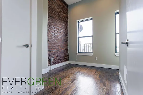 Rented by Evergreen Apartments BK | media 15