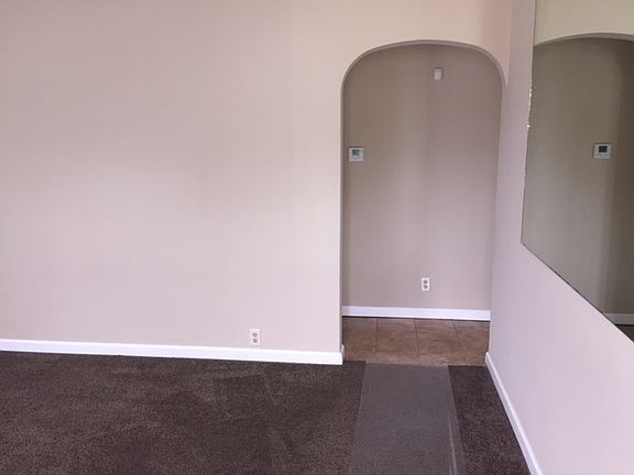 5th image of 714 Carlton St