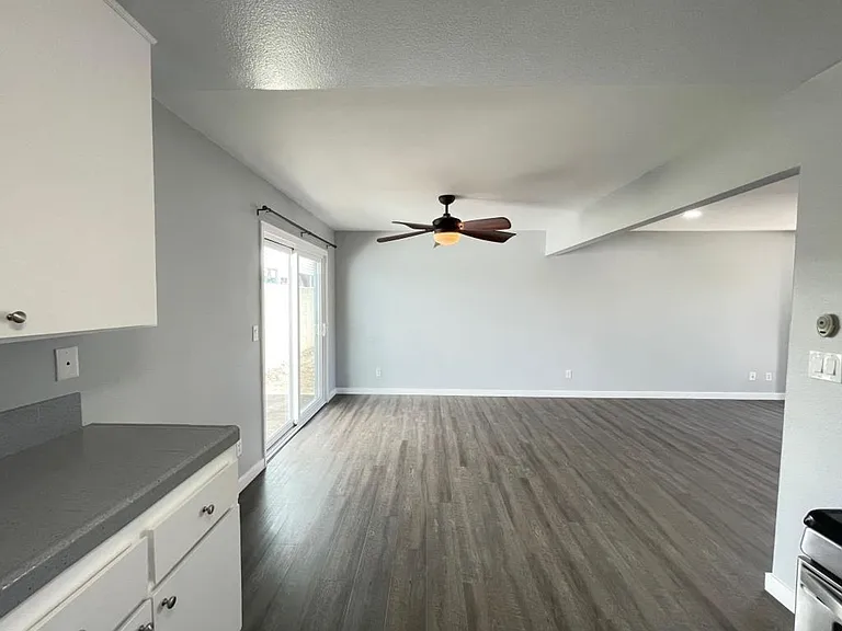1302 Arlington Pl — Photo 6