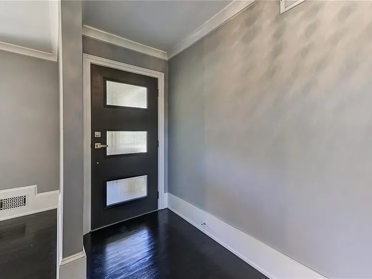 2325 Elmwood Cir SE — Photo 8