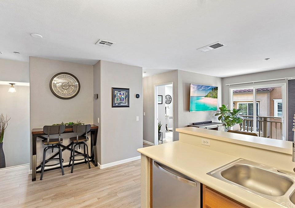 2nd image of 506 62nd St Unit 6
