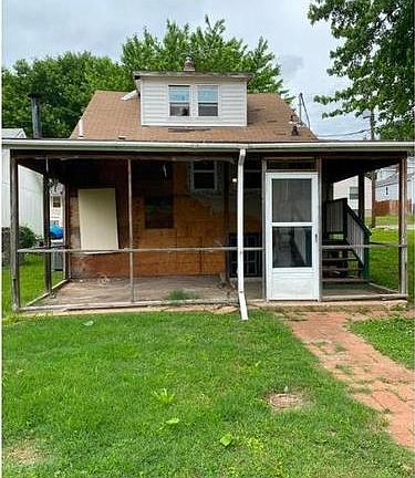 2nd image of 418 W Holden Ave