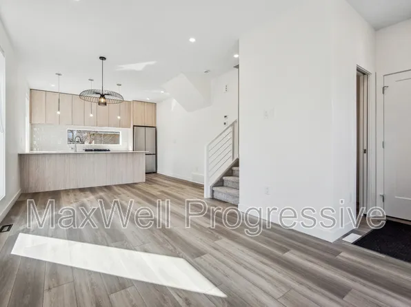 9017 93rd St NW, Edmonton, AB