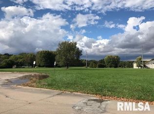 Pollock Dr, Macomb, IL 61455