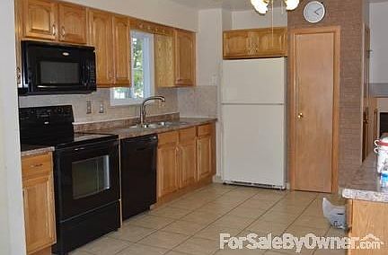4th image of 5977 Houston Dr