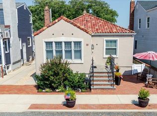 18 Curley St, Long Beach, NY 11561