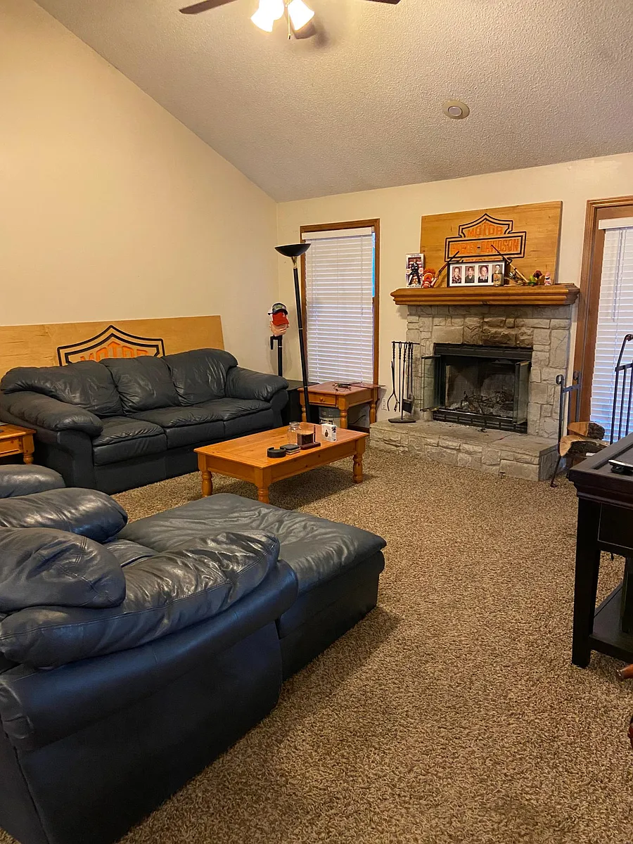 Living Room With Fireplace. Vaulted Ceilings - 1705 Park Ln