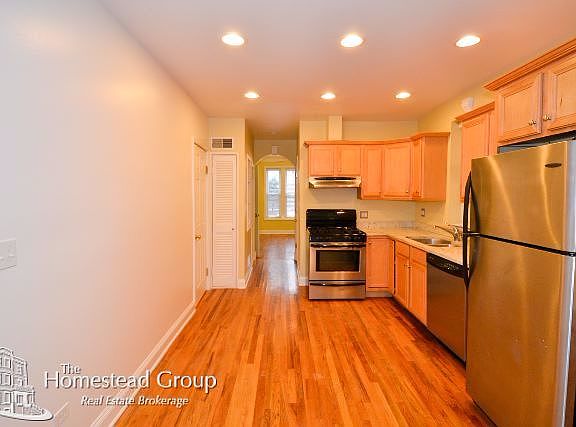 3rd image of 3144 N Oakley Ave #Ggarden