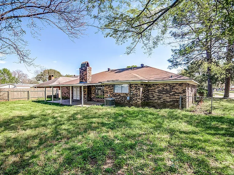 1407 Akron Dr — Photo 22