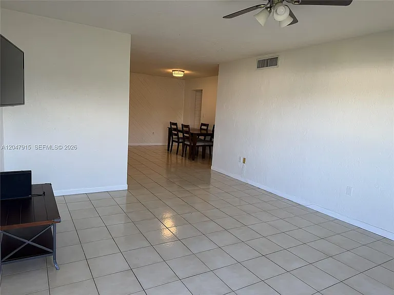 1205 Mariposa Ave #413 — Photo 7
