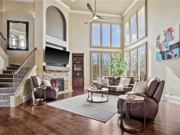 12307 W 164th Ter, Overland Park, KS 66221
