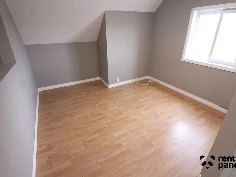336 Harold St N #3 — Photo 4