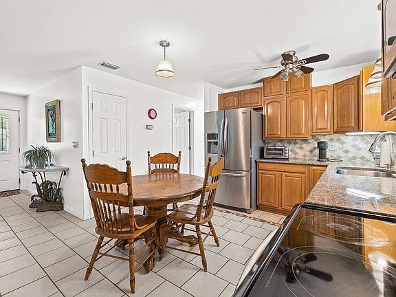 3rd image of 2325 SW Ichetucknee Ave