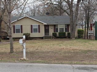 1305 W 16th St, Grove, OK 74344