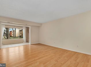 10206 Bushman Dr APT 411, Oakton, VA 22124