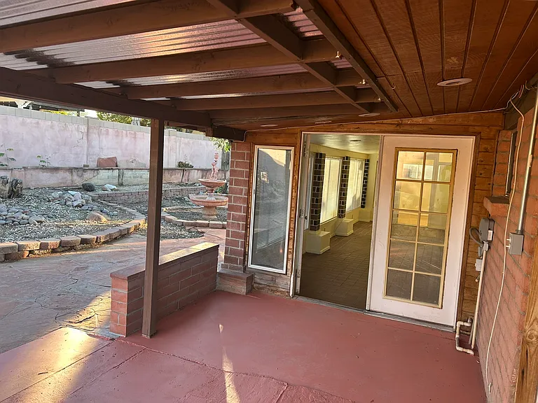 E 2nd Pl — Photo 42