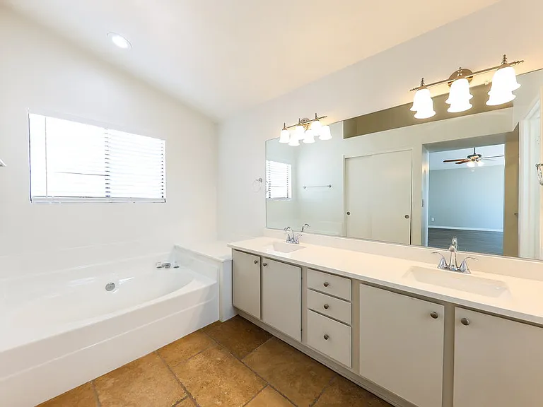 18421 N 44th Pl — Photo 13