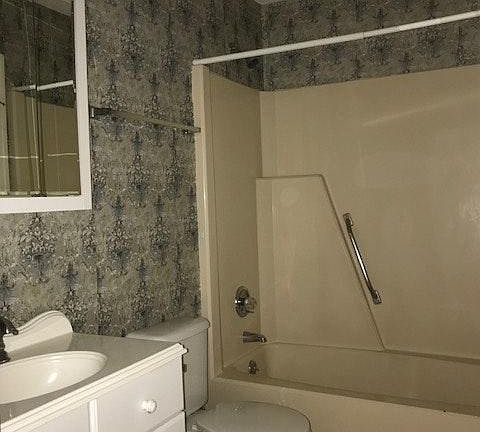 4th image of 573 Countrytown Dr
