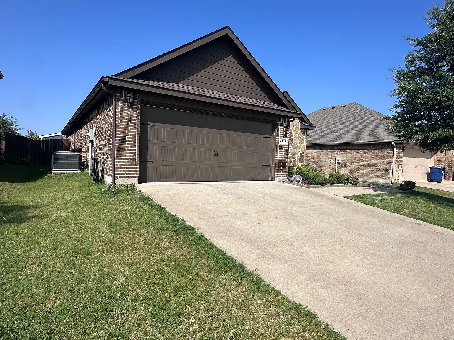 4 bed, 1834 sqft, $2,300 — Photo 2