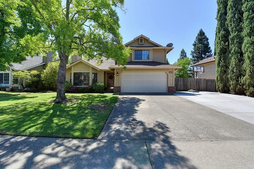 141 Casselman St photo 1