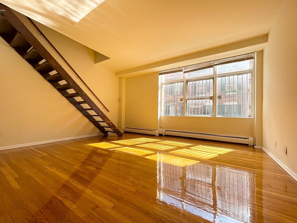 1st image of 1720 Lombard St Penthouse 6