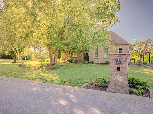 916 Country Oaks Dr, Richmond, KY 40475