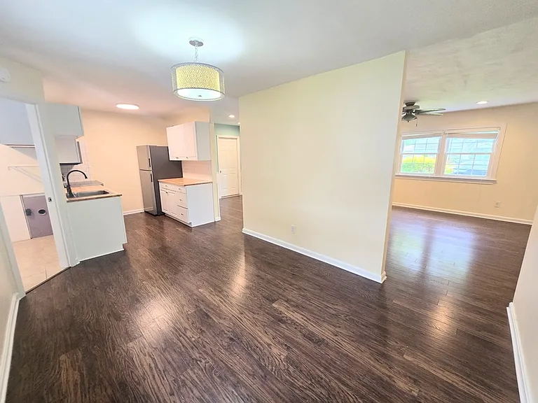3109 Bowling Green Dr — Photo 5