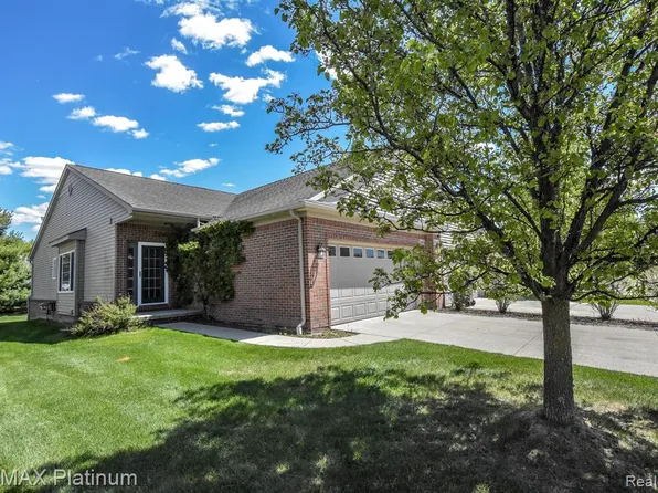 807 Chelsea Ridge Ct, Howell, MI 48843
