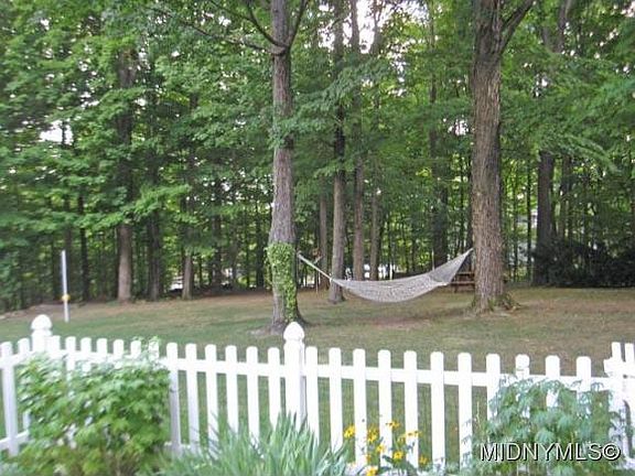 4th image of 6 Tennyson Cir
