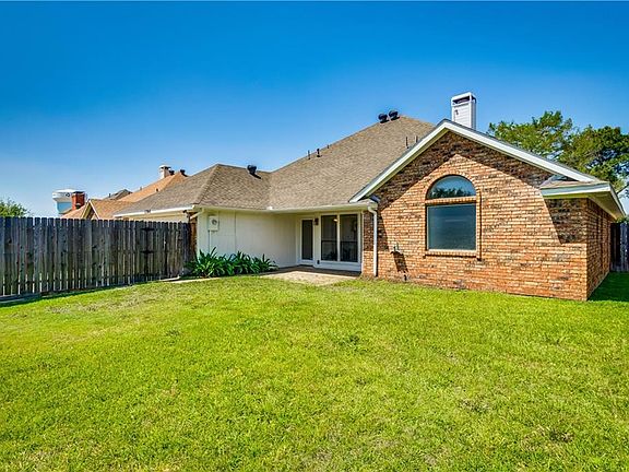 3rd image of 1304 Royal Palm Ln