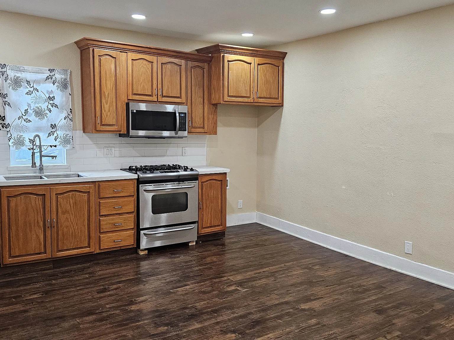 920 N Arrowhead Ave — Photo 3