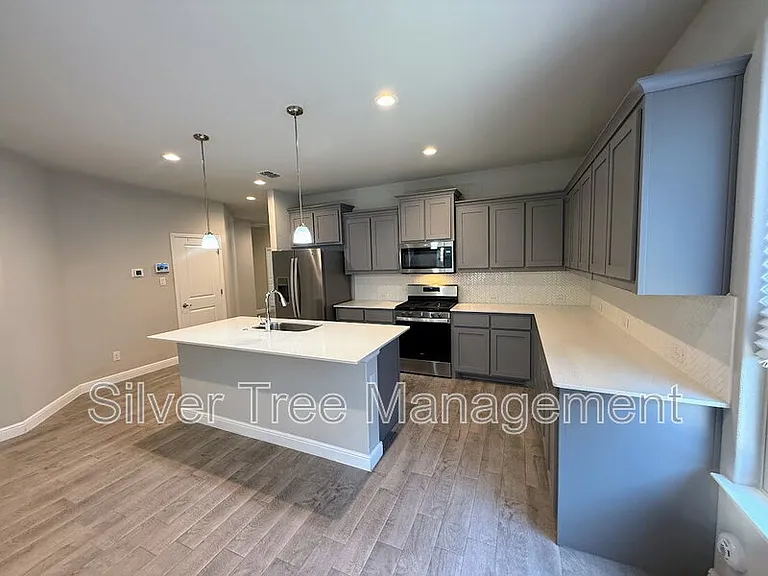 10921 Rockchapel Dr — Photo 4
