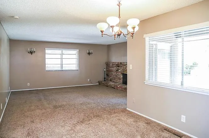6441 N Augusta St — Photo 4