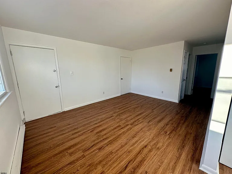 1653 Beach Ave #A — Photo 4