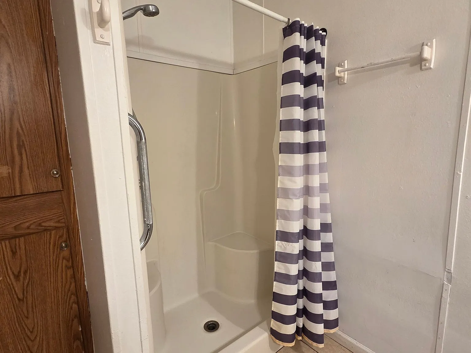 Room with private bathroom for rent — Photo 4