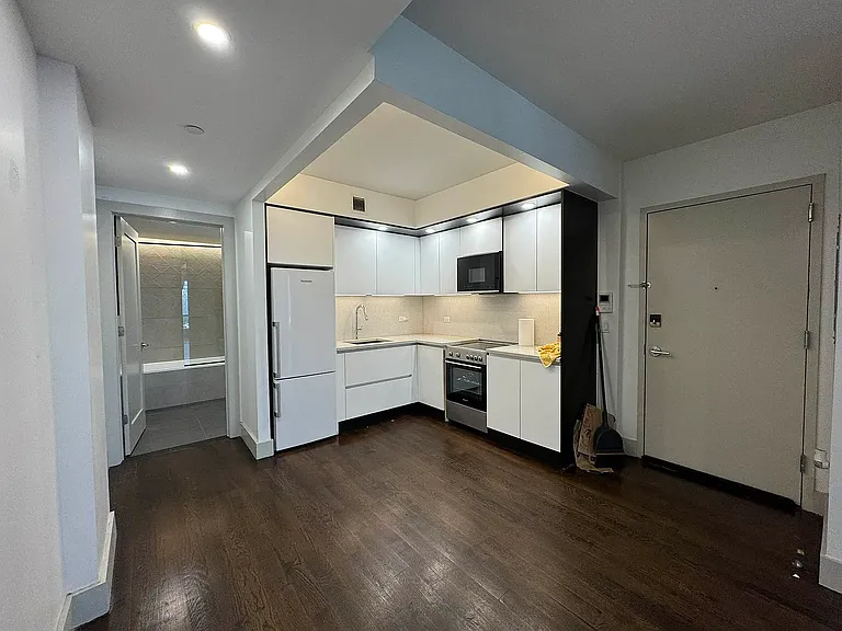 150 Lenox Rd #6C — Photo 2