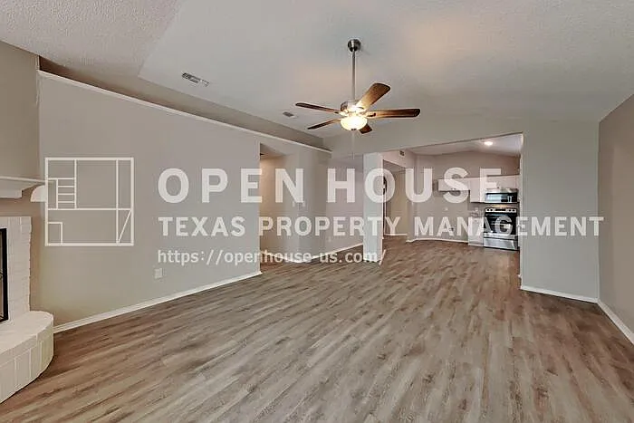 4066 Tulip Tree Dr — Photo 3