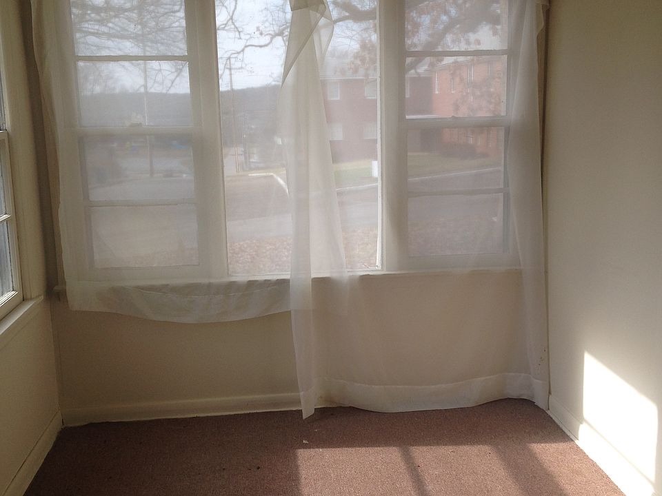 Sunny dining nook.
