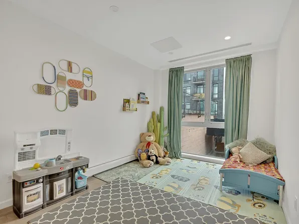 11-28 31st Drive image 12 of 33