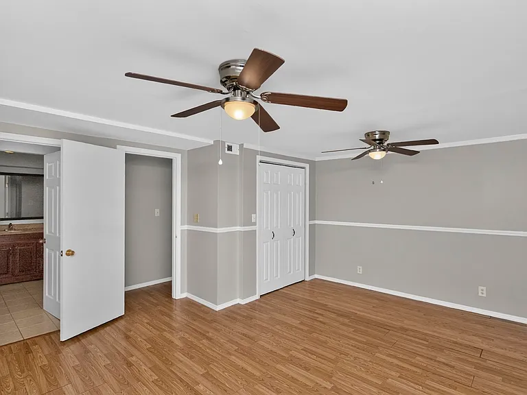 261 Eisenhower Dr — Photo 30