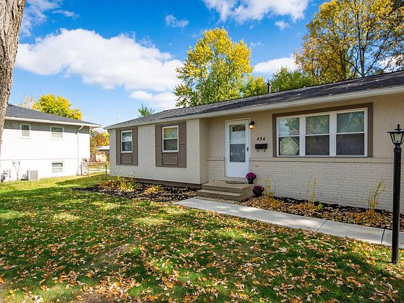 3rd image of 434 Denwood Ct
