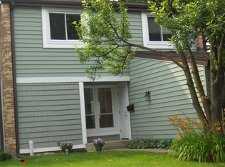 679 Lakeside Circle Dr, Wheeling, IL 60090