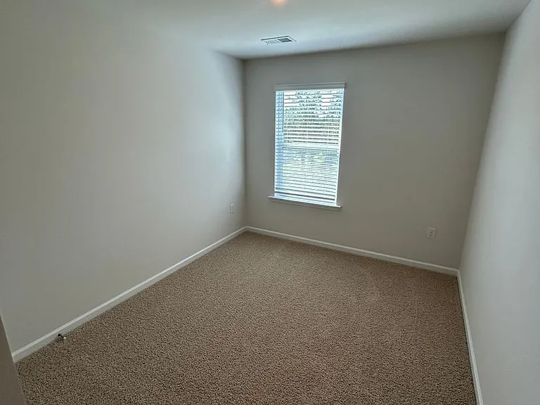 413 Silicon Dr — Photo 3