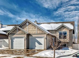 116 E Old Boomer Rd, Sylvan Lake, AB T4S2J1