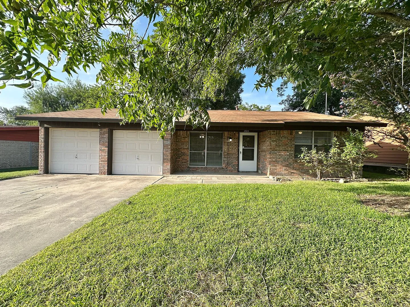 Viewable August 15th! Small Pets Accepted! — Photo 1