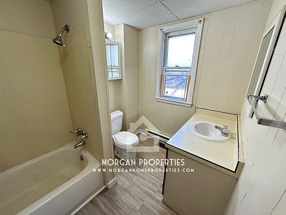 4th image of 820 W Howard St