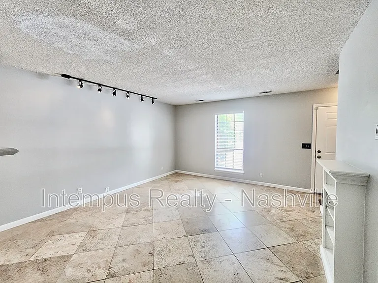 737 Fox Ridge Dr — Photo 5