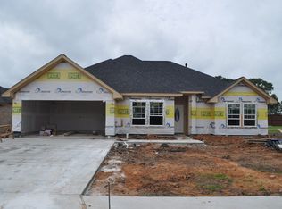 40 Texian Trl S, Angleton, TX 77515