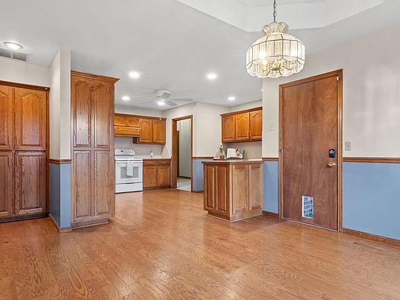 5th image of 3994 N Pickwick Avenue