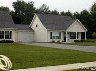 794 Cattail Ln, Pinckney, MI 48169